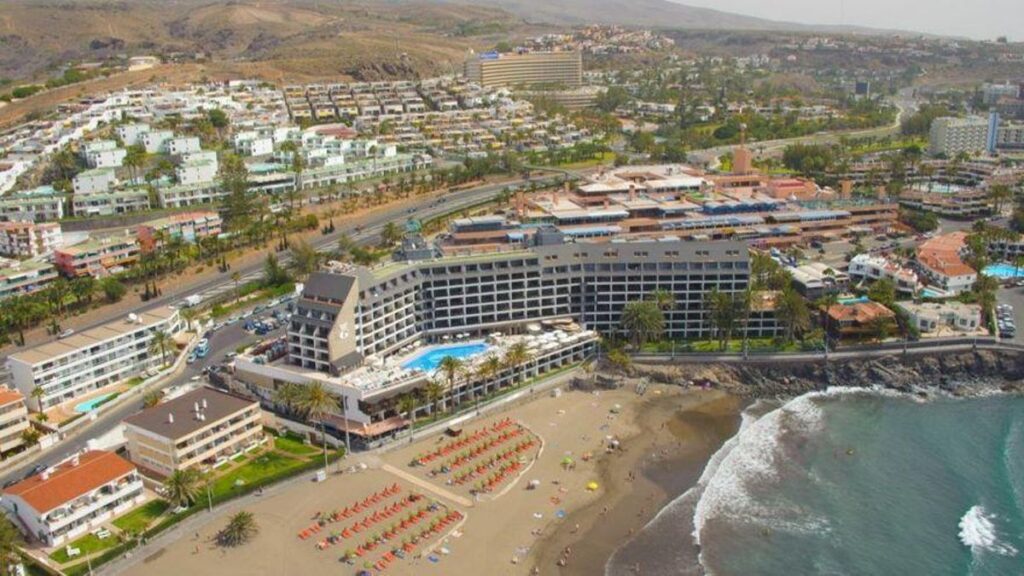 canary islands tourism trends summer 2025 file