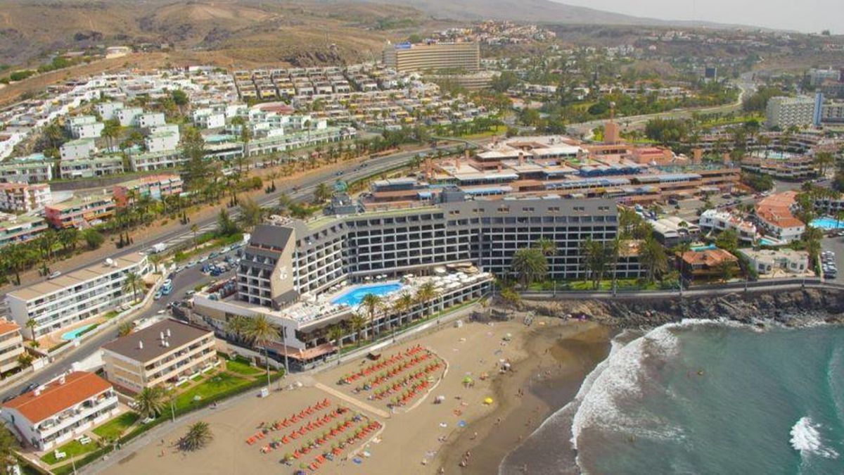 Canary Islands tourism trends 2025  