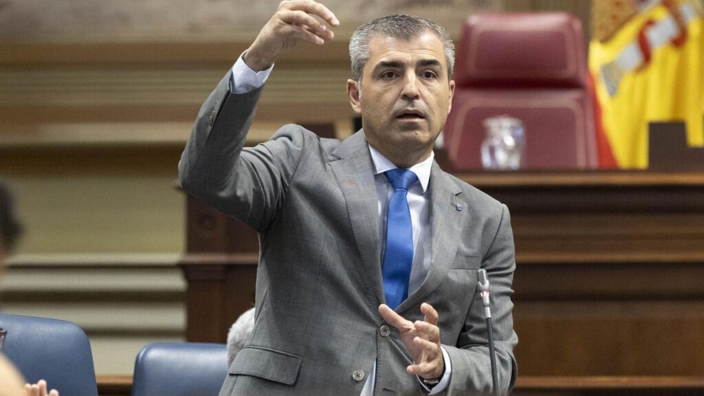 canary islands tourism wage dispute political row file