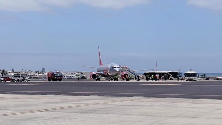 jet2 emergency landing lanzarote airport smoke file