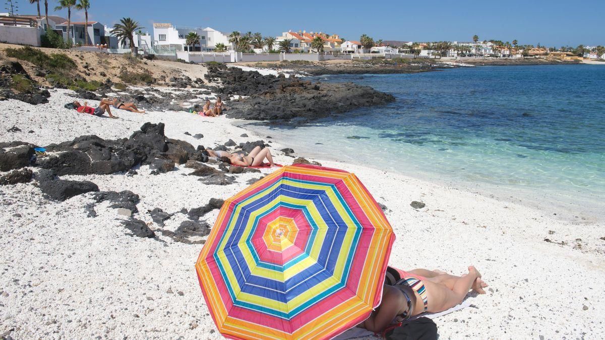 Canary Islands tourism growth 2025  