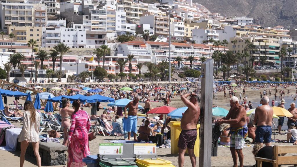 canary islands tourism boom record 2025 file