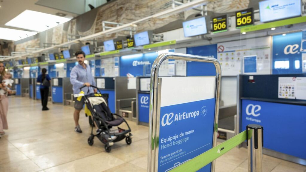 canary islands tourist growth 2025 file
