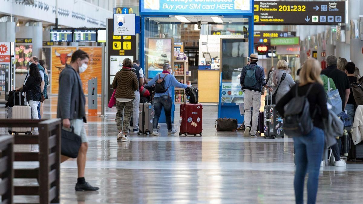 Canary Islands airports passenger traffic