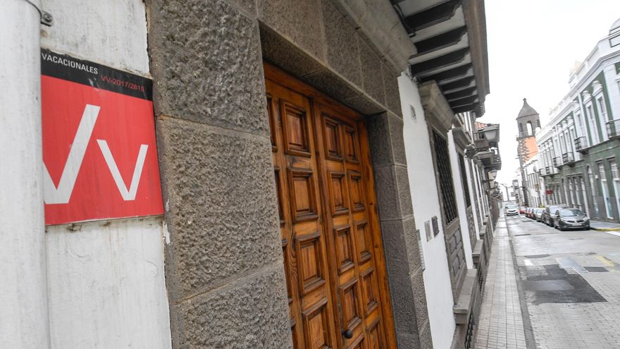 canary islands crack down illegal tourist rentals file