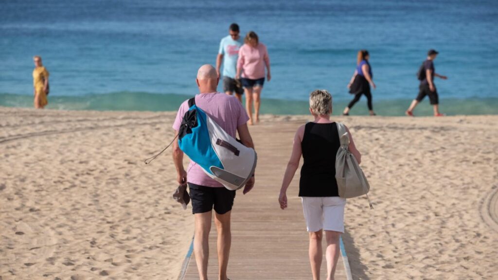 canary islands tourism record 2025 file