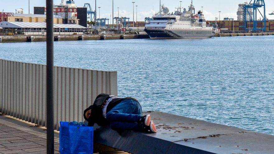 canary islands economic paradox tourism boom file