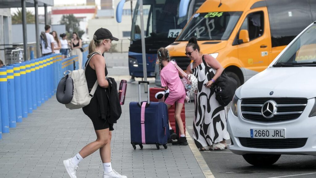canaries unite against aena tourist bus fee