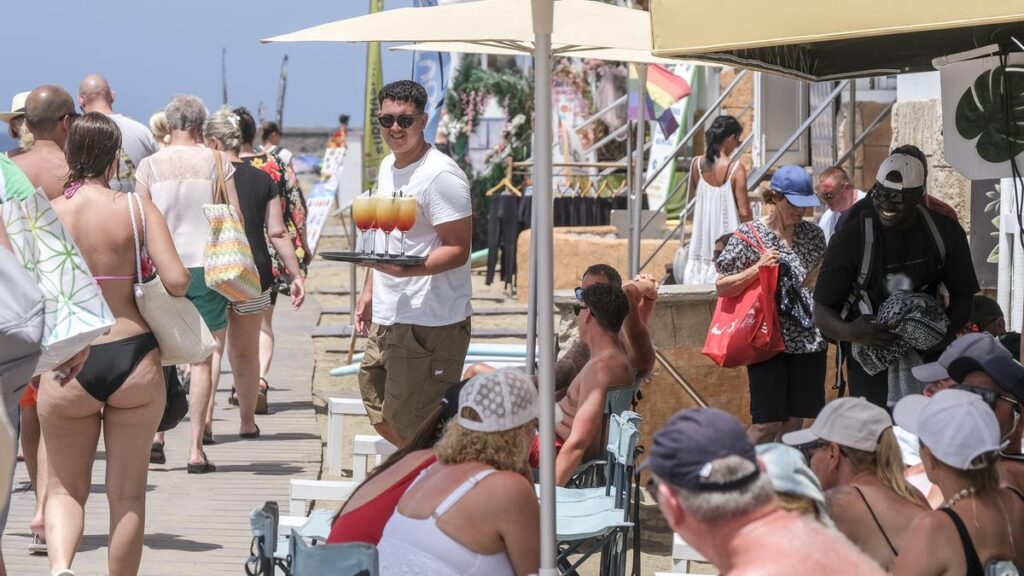 canary islands lead spain economic growth 2025 funcas