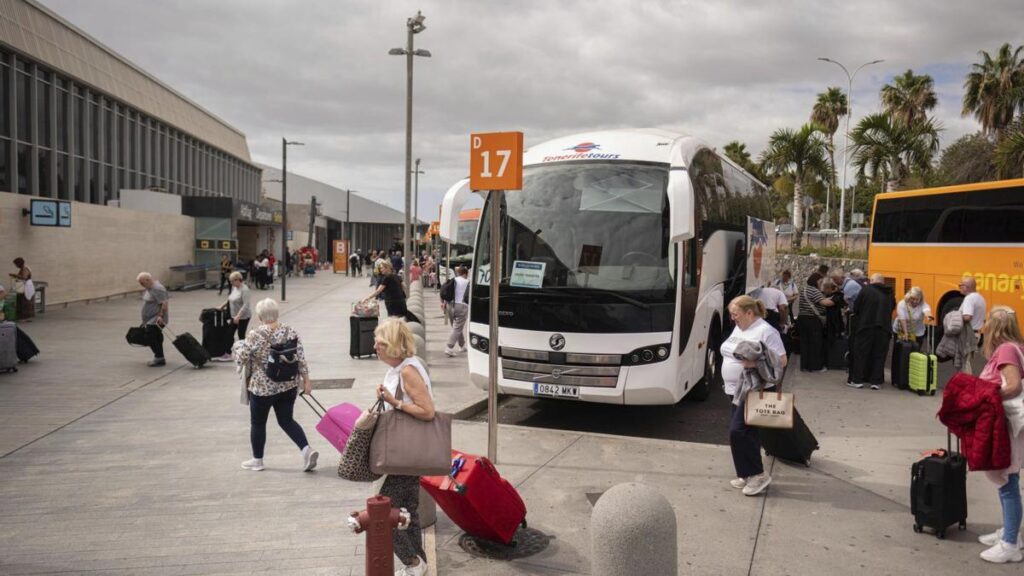 canary islands president criticises airport bus charges