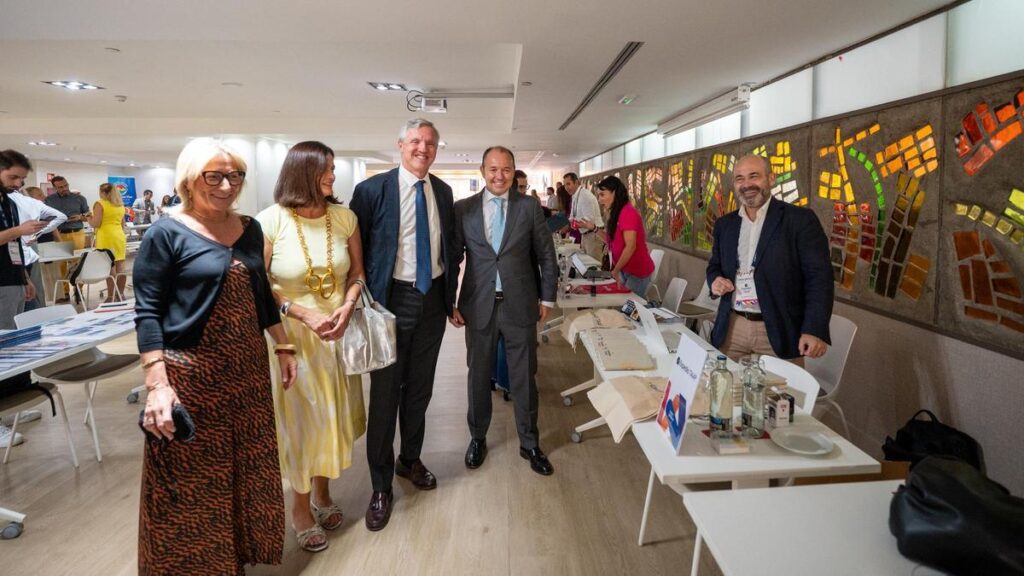 canary islands travel agencies growth 2025 report