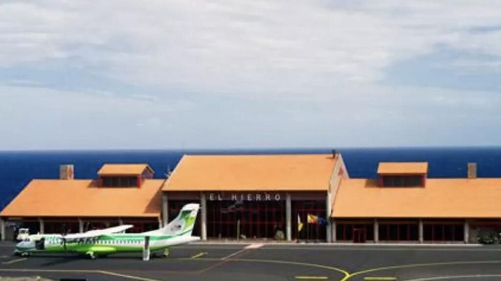 el hierro airport air traffic control staffing warning