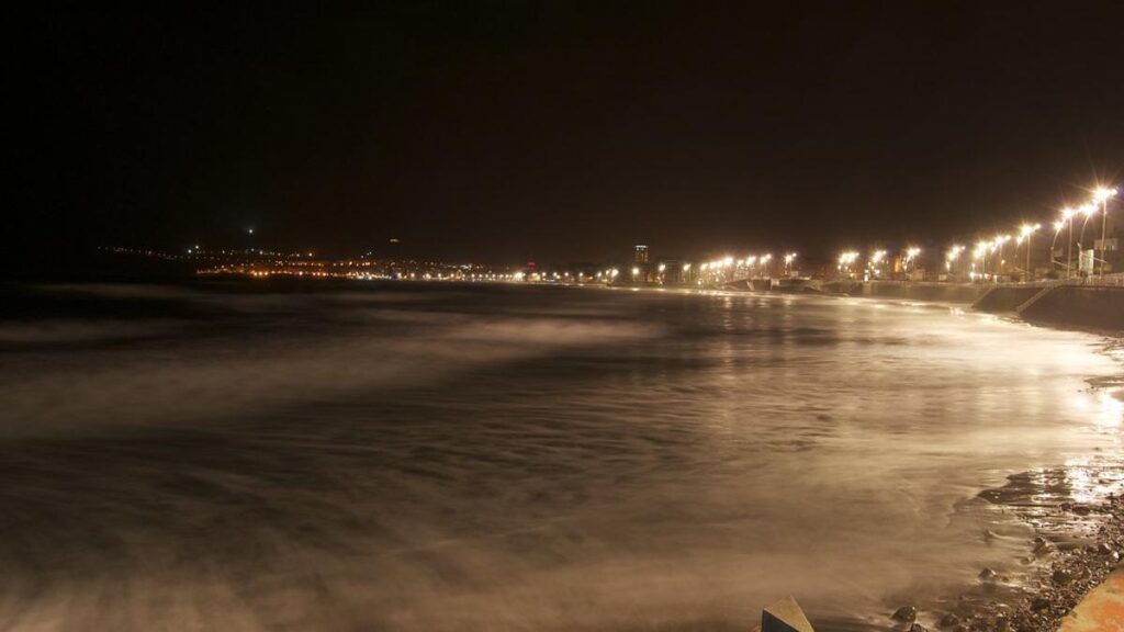 two arrested violent robbery las canteras beach