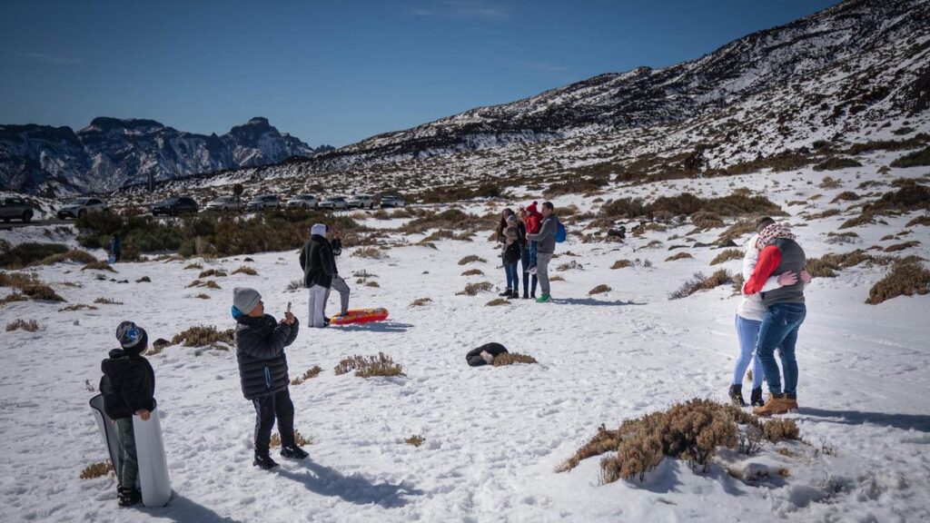 unprecedented teide snow traffic operation tenerife